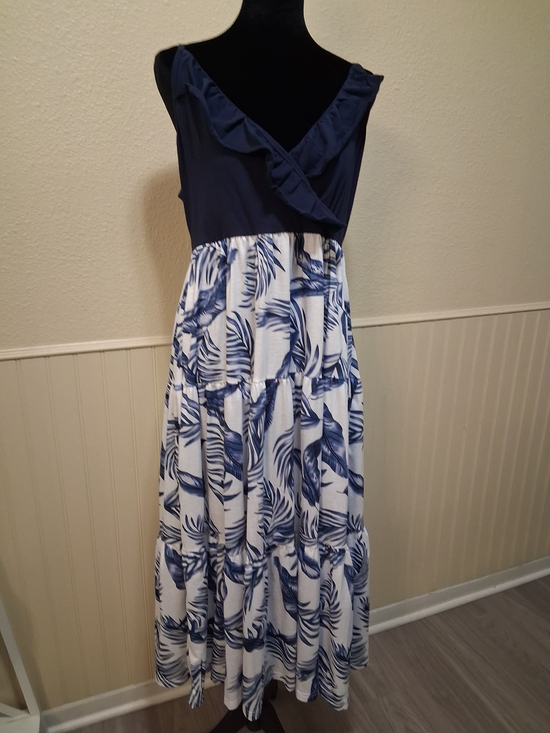 PatPat Dresses & Skirts - PatPat Navy and White Tropical Leaf Maxi Dress